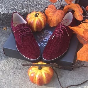 NIB VINCE CAMUTO Wine Velvet Pitone Tailored Oxfords Shoes Size 7.5 M